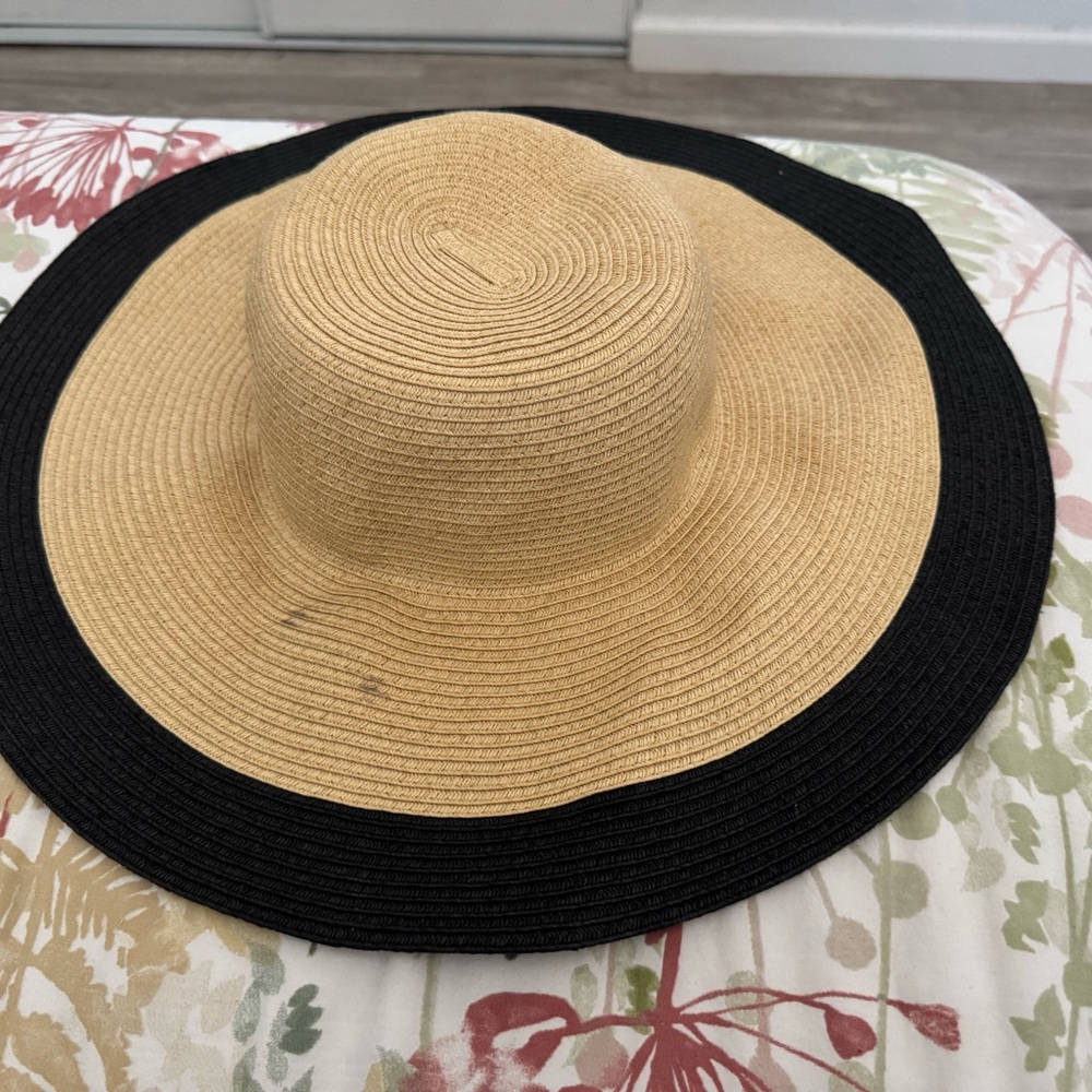 LAST CALL 🗣️Calvin Klein Tan and Black Women's Sun Hat